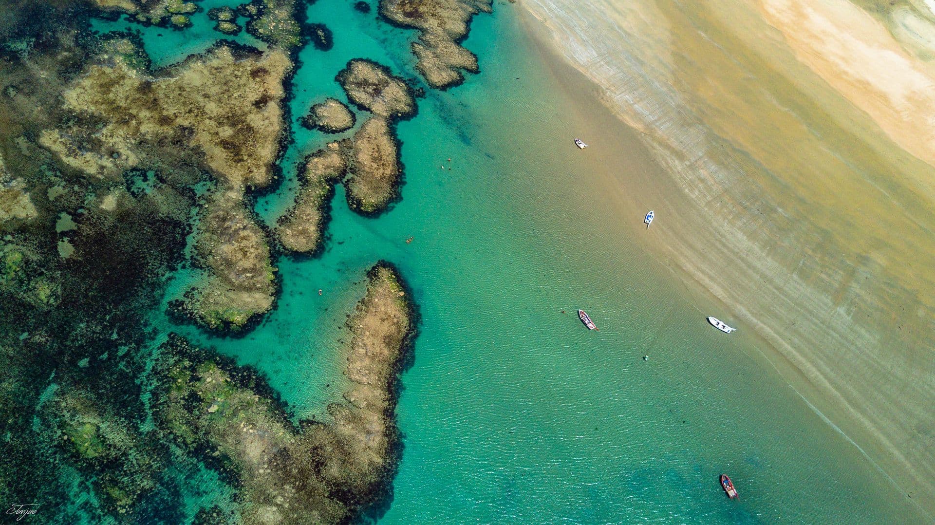 Relaxar nas piscinas naturais de Caetanos